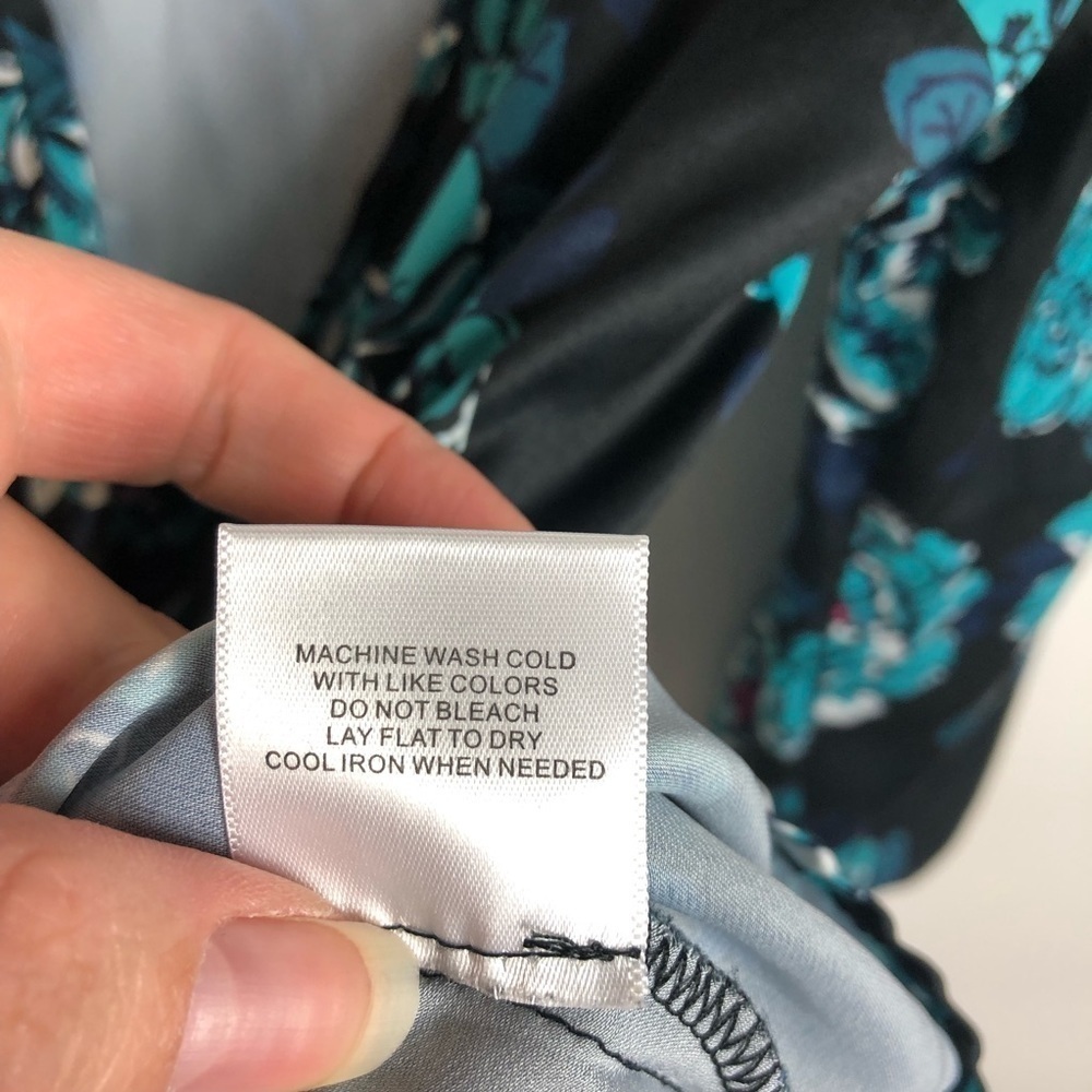 ModCloth‎ wrap top - Picture 9 of 10